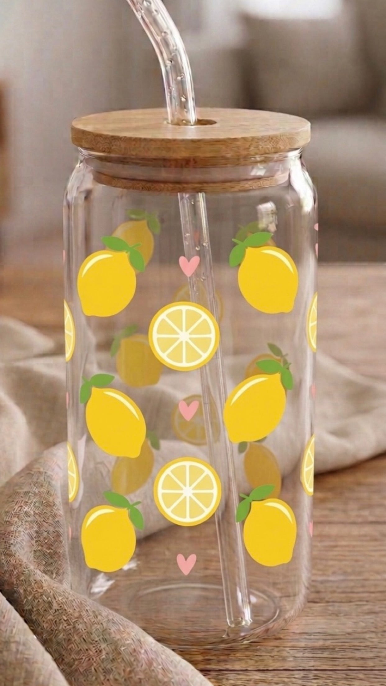 Verre illustré avec paille en verre