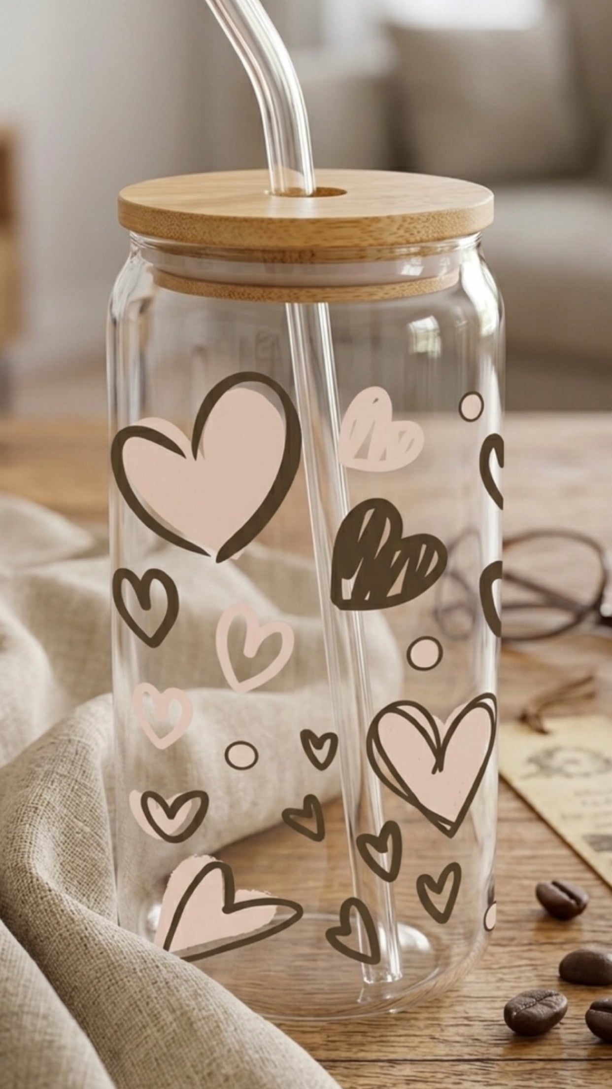 Verre illustré avec paille en verre